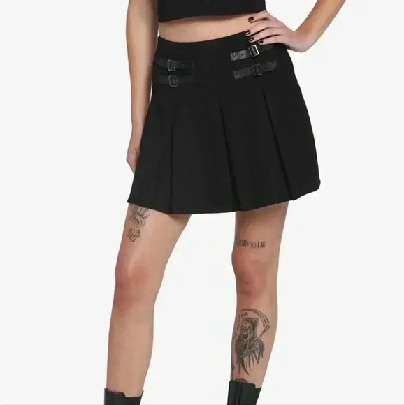 Hot Topic Black Pleaded skirt. Size Medium - Picture 1 of 5
